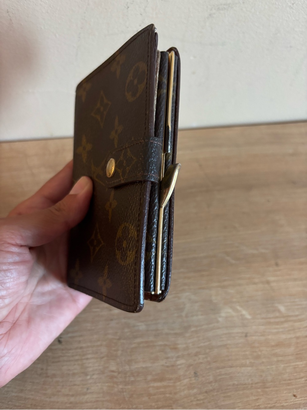 Authentic Louis Vuitton monogram french wallet - Picture 2 of 9